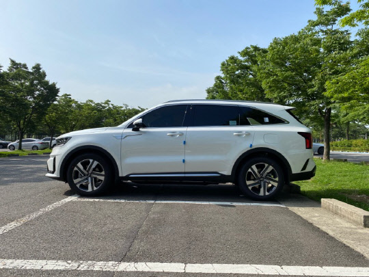 쏘렌토 하이브리드 측면.<장우진 기자>